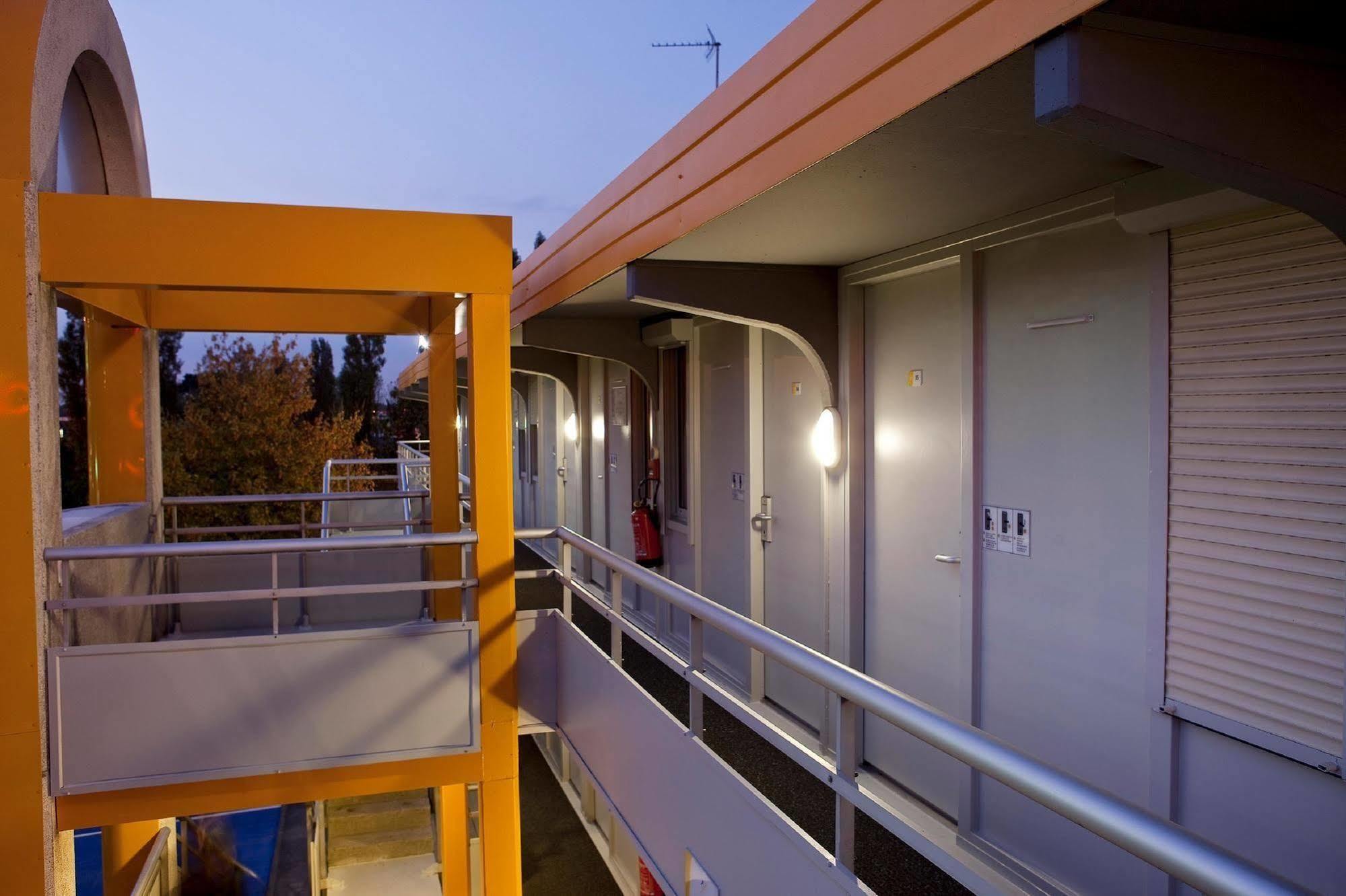 Premiere Classe Versailles - Saint Cyr L'Ecole Exteriör bild